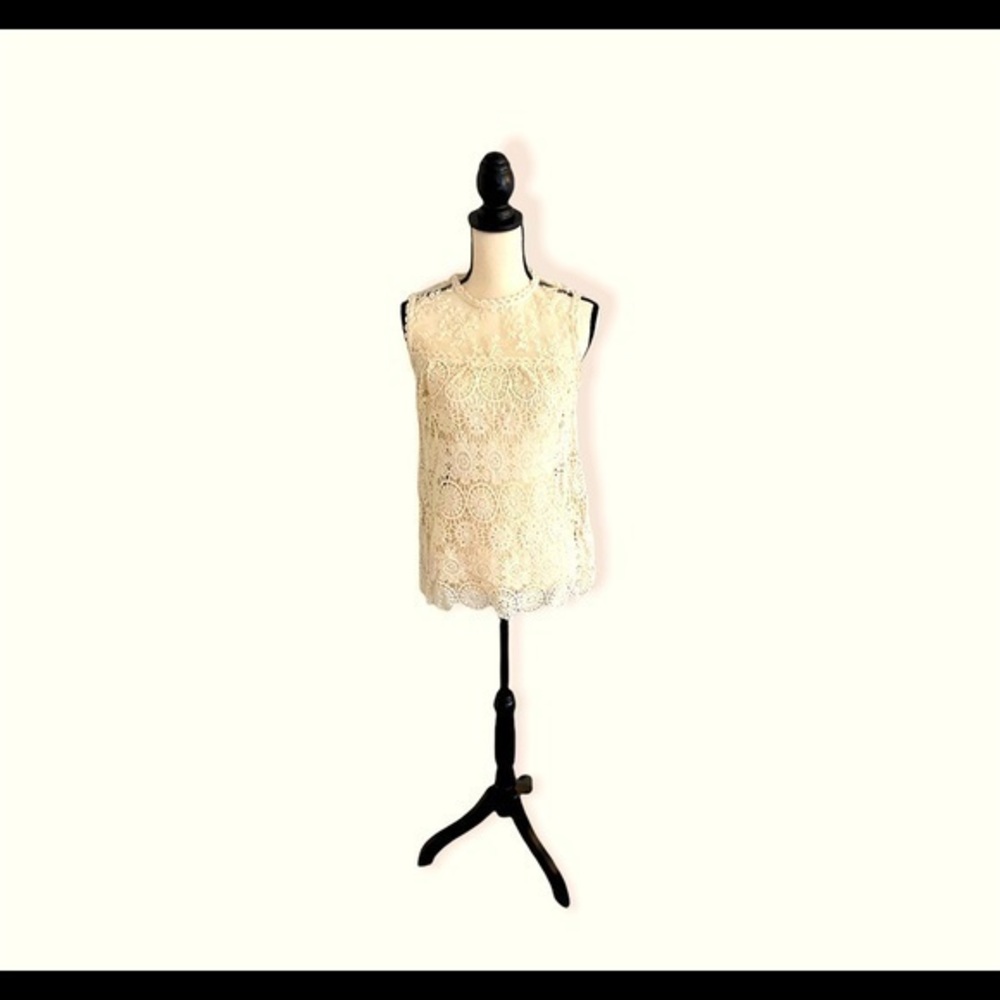 Altar’d State Lace/Crochet Sleeveless Top Small